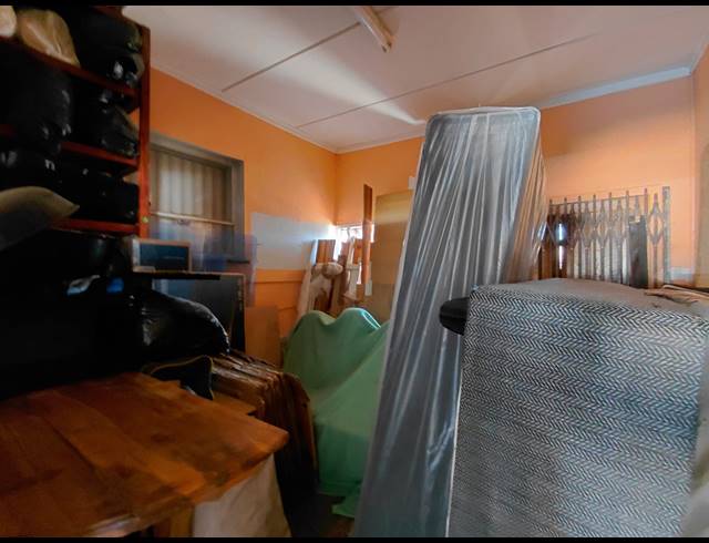 240M² BUILDING FOR SALE IN JEFFREYS BAY CENTRAL